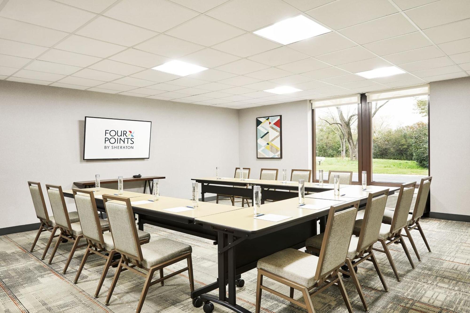 Hotel Four Points By Sheraton Chicago Westchester/oak Brook
