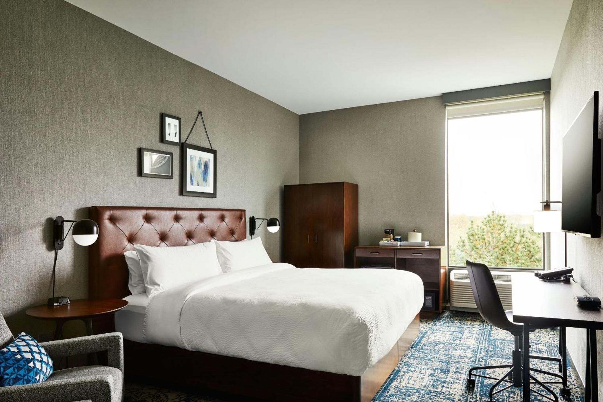 Four Points By Sheraton Chicago Westchester/oak Brook Hotel Westchester
